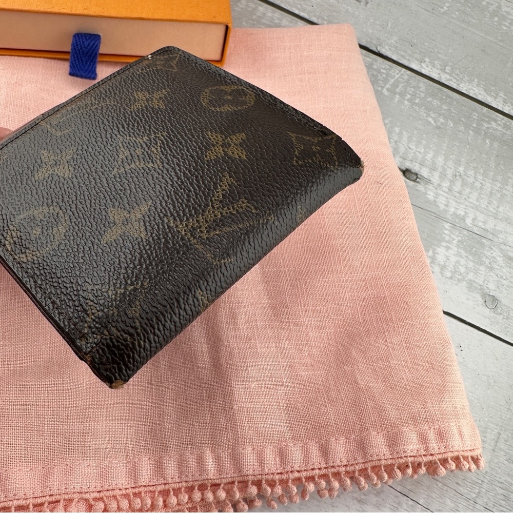 AUTHENTIC Louis Vuitton wallet or credit card holder. Canvas monogram. - Picture 11 of 14